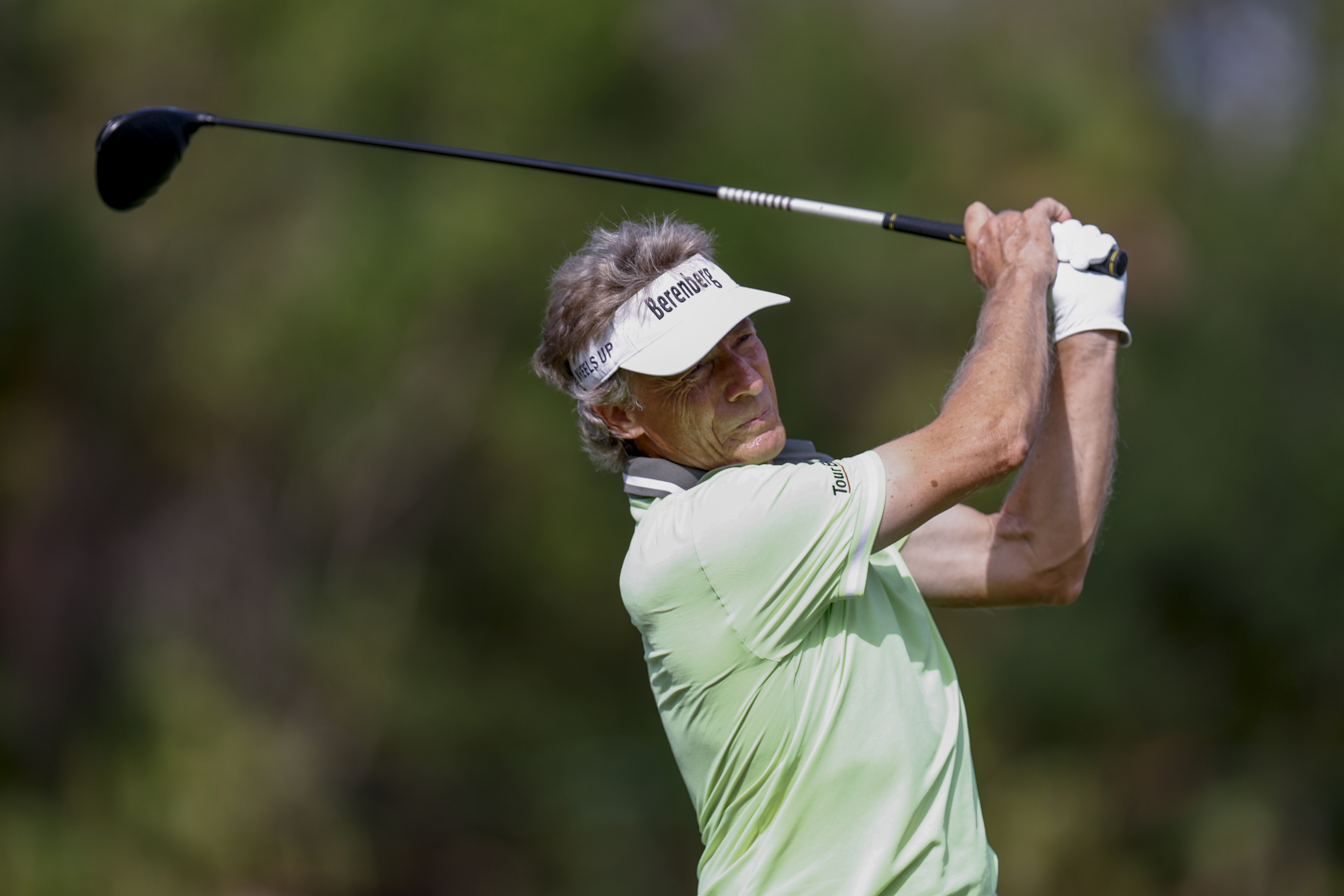  Bernhard Langer, 65, Breaks His Age Again; Leads After Round One at the Chubb Classic 