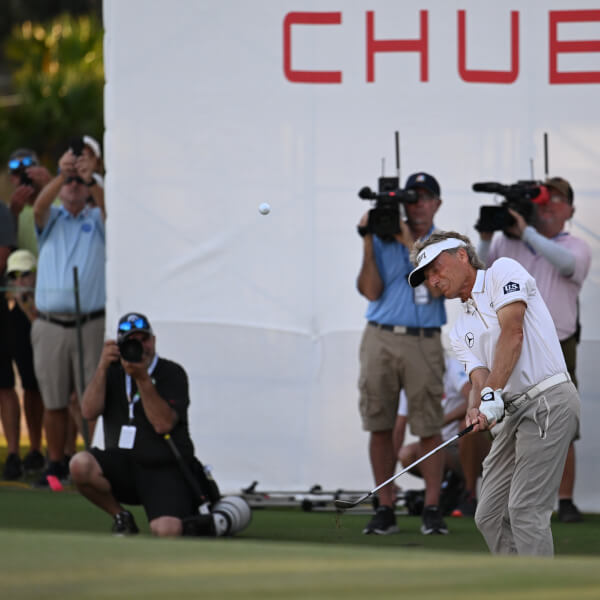 Langer's windswept 70 keeps him 1 ahead at Chubb, where history awaits