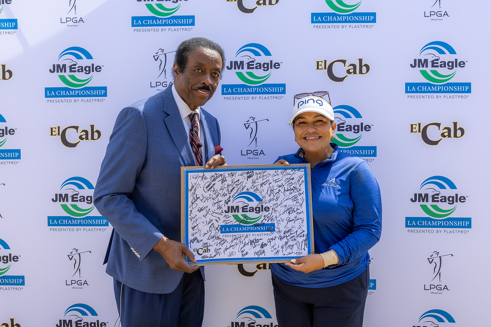  Lizette Salas Returns to Her Hometown Event; Surprises Legendary Los Angeles Sportscaster Jim Hill with a Special Celebratory Gift 