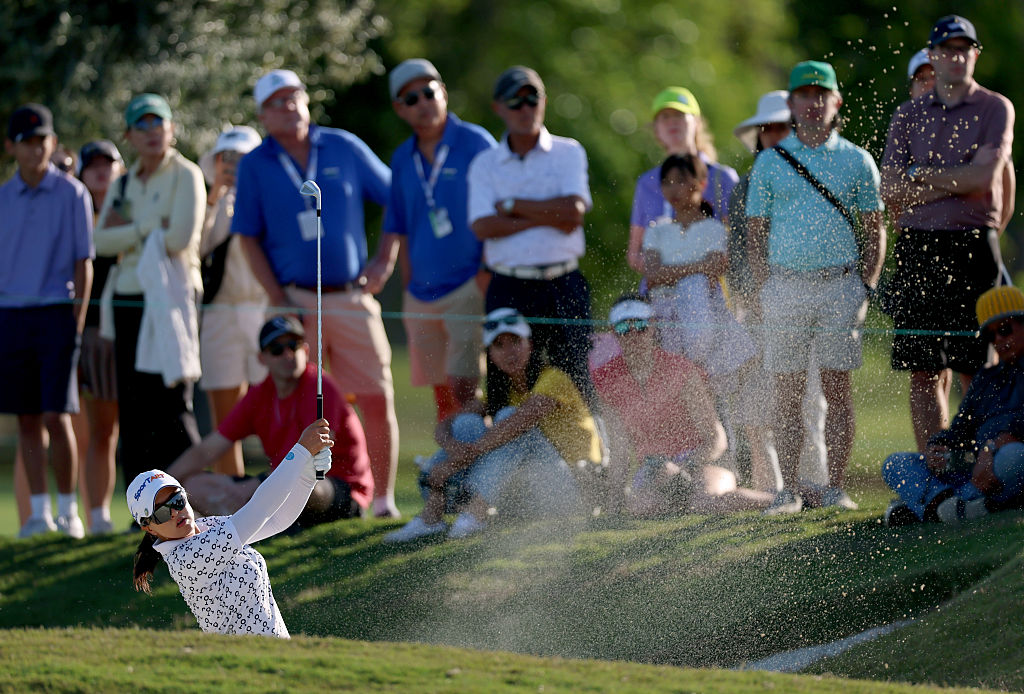 Sei Young Kim hangs on to lead on a rollercoaster day at El Cab