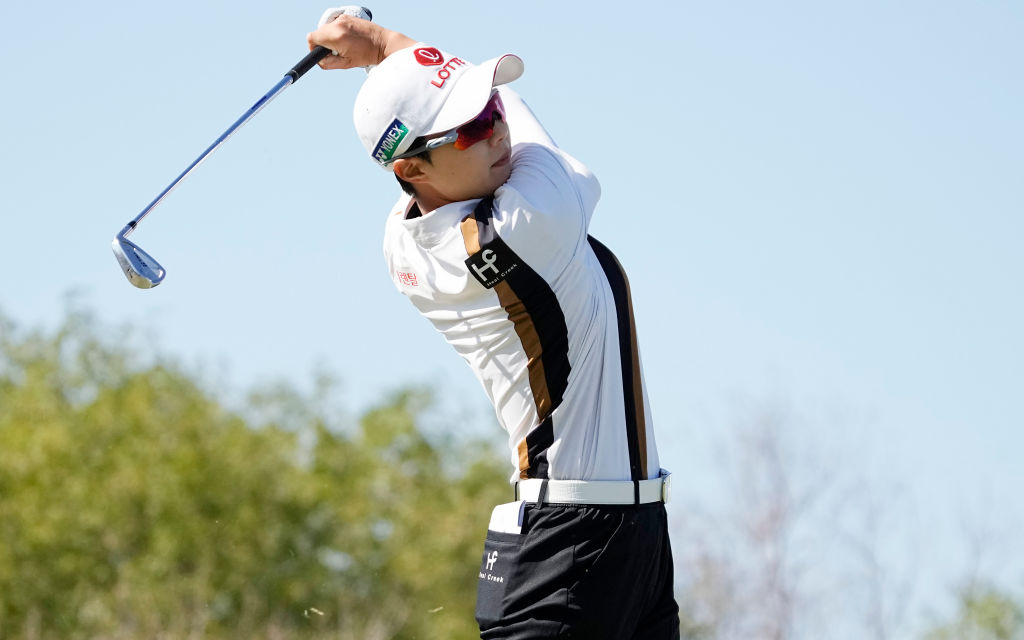 Hyo Joo Kim Extends Lead During Windy Day in Dallas