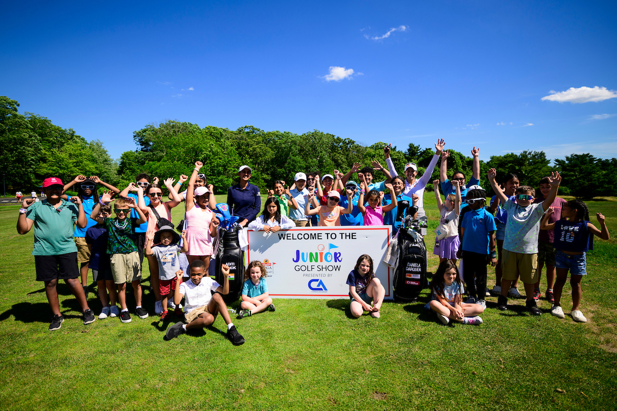 fans gathered on lawn for Junior Golf Show
