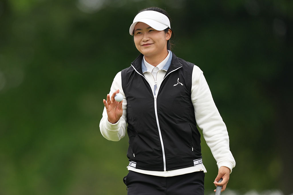  Liu leads a jam-packed leaderboard on day one of the Meijer LPGA Classic for Simply Give 