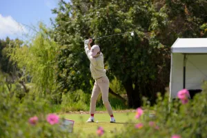 golfer swing a golf club